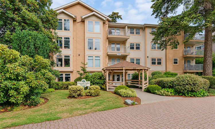 105-606 Goldstream Avenue