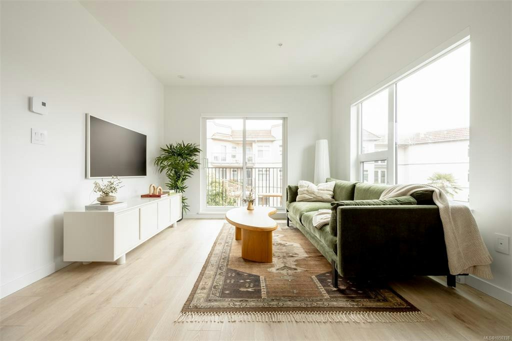 205-1075 Tillicum Road, Esquimalt, BC, V9A 2A4