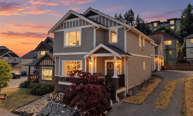 1221 Freshwater Crescent