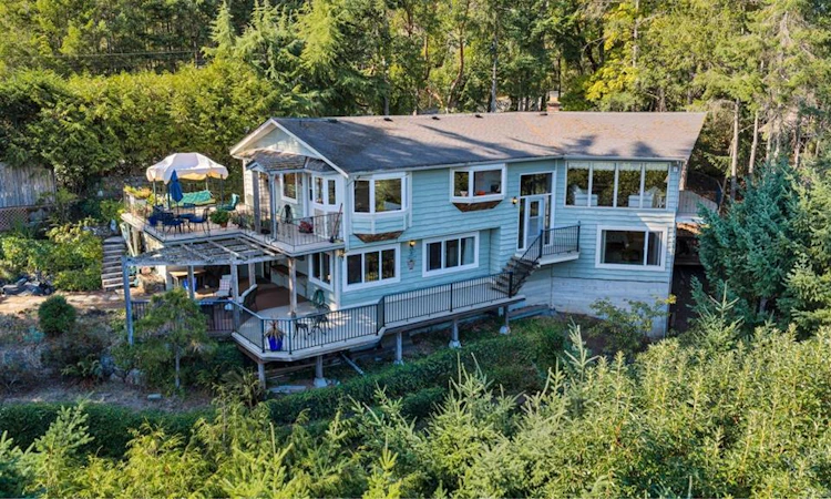 6693 Genoa Bay Road