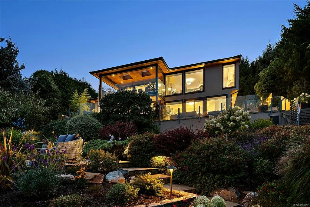 2920 Mt. Baker View Road, Saanich, BC, V8N 1Z5 - 7