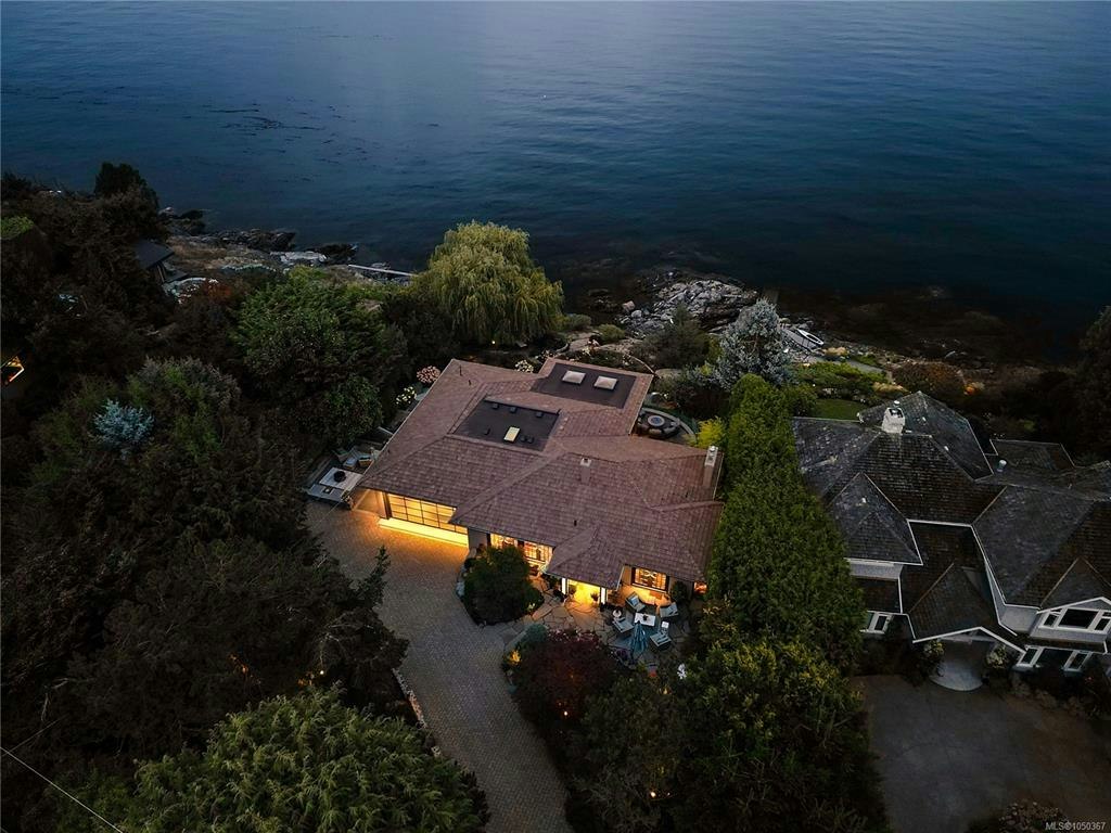 2920 Mt. Baker View Road, Saanich, BC, V8N 1Z5 - 8