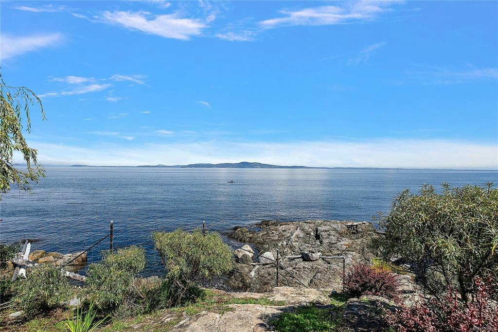 2920 Mt. Baker View Road, Saanich, BC, V8N 1Z5 - 60