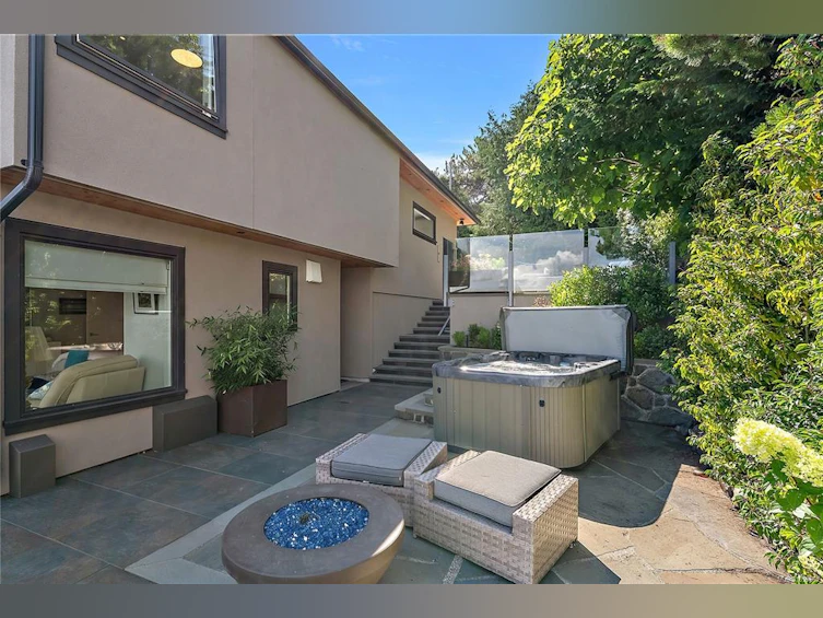 2920 Mt. Baker View Road, Saanich, BC, V8N 1Z5 - 55