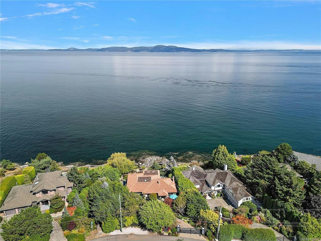 2920 Mt. Baker View Road, Saanich, BC, V8N 1Z5 - 10