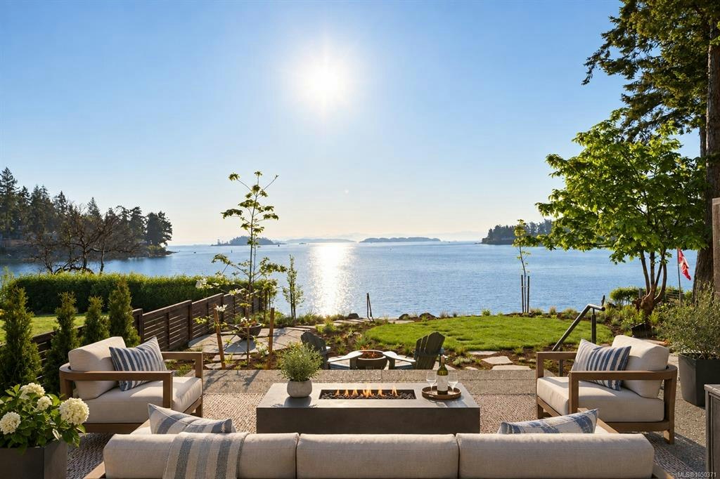 2-10393 Allbay Road, Sidney, BC, V8L 2N8