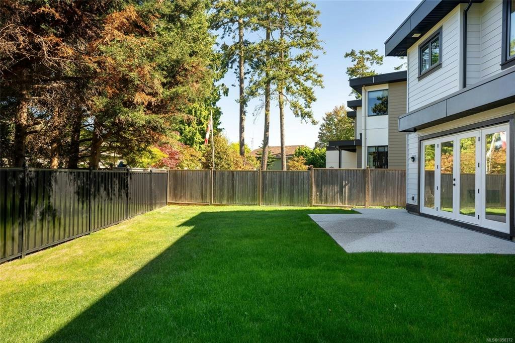 2294 Gail Place, Sidney, BC, V8L 2S2 - 11