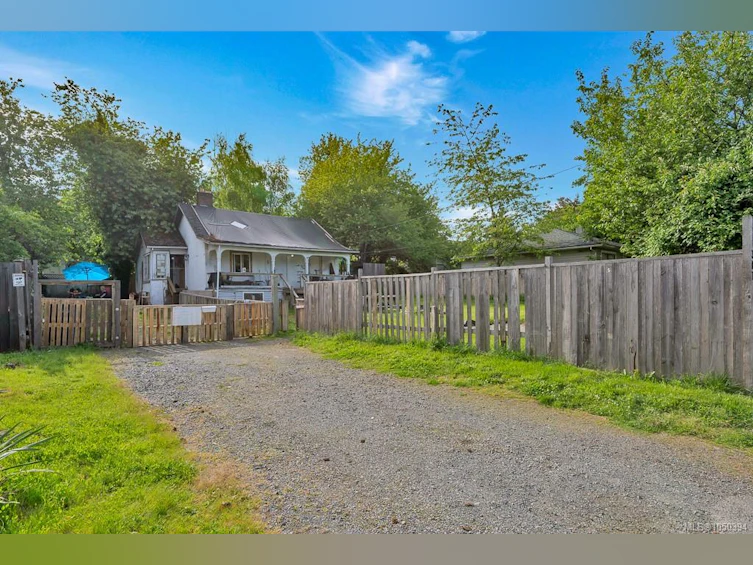 307, 311,315 Holly Avenue, Nanaimo, BC, V9S 3M3 - 8
