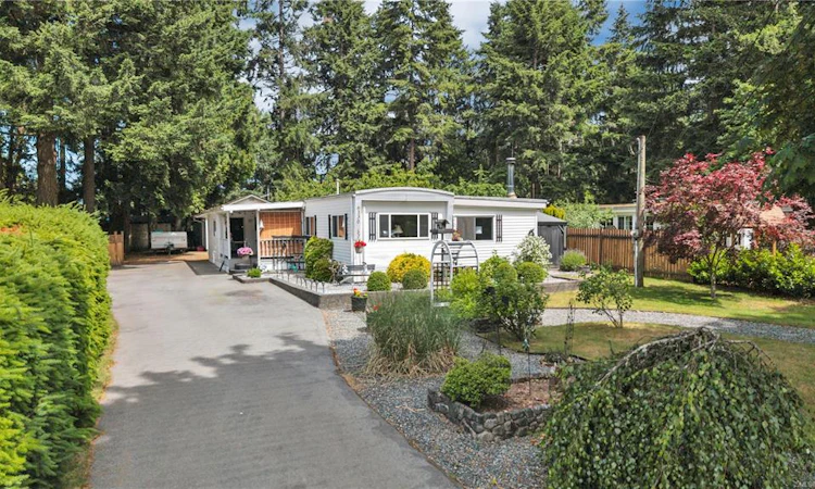 6130 Pine Ridge Crescent