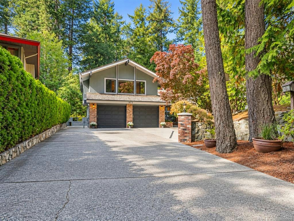 973 Wagonwood Place, Saanich, BC, V8X 4M1