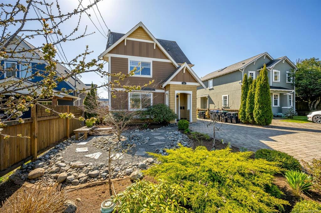 232 2nd Street, Courtenay, BC, V9N 1B7