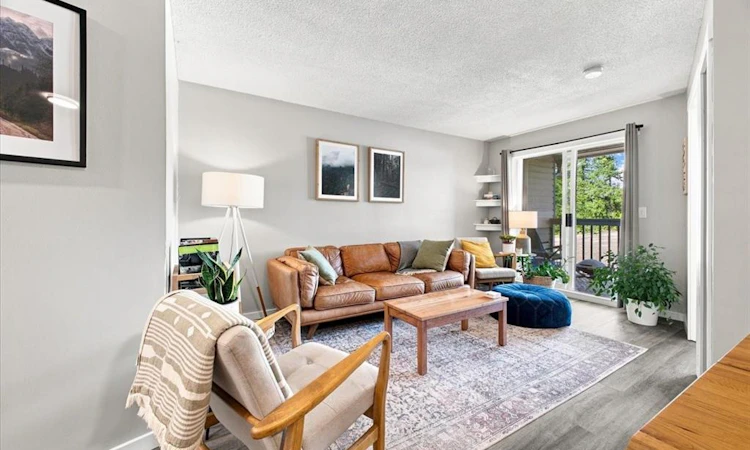 305-3087 Barons Road