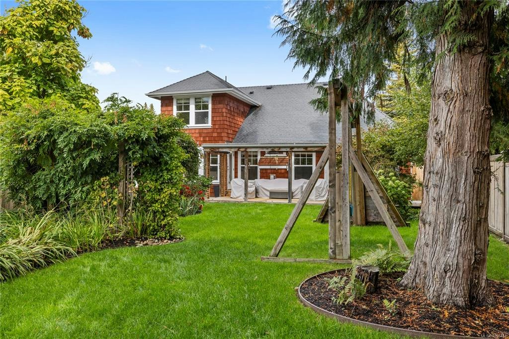 647 Temple Street, Parksville, BC, V9P 1B4 - 47