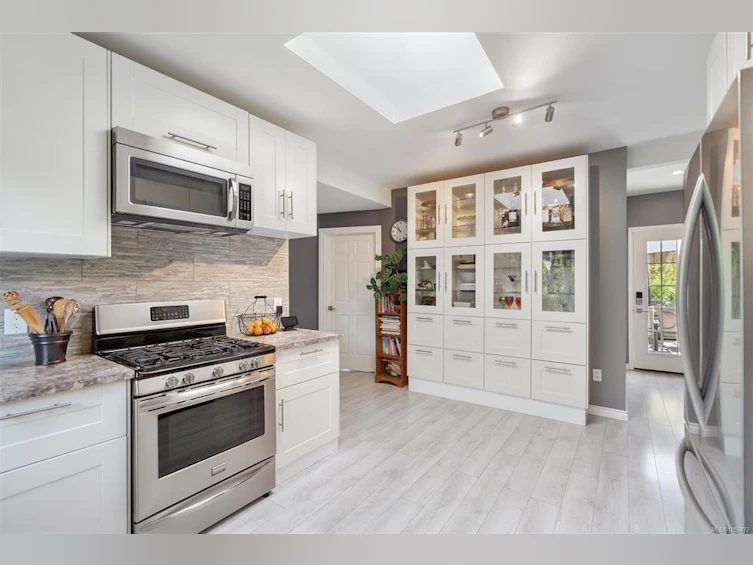 3054 Millgrove Street, Saanich, BC, V9A 1X5 - 7