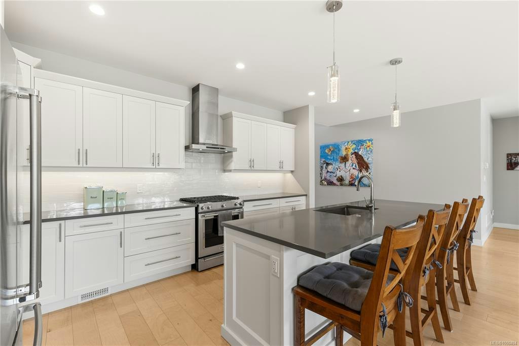 711 Salal Street - 4