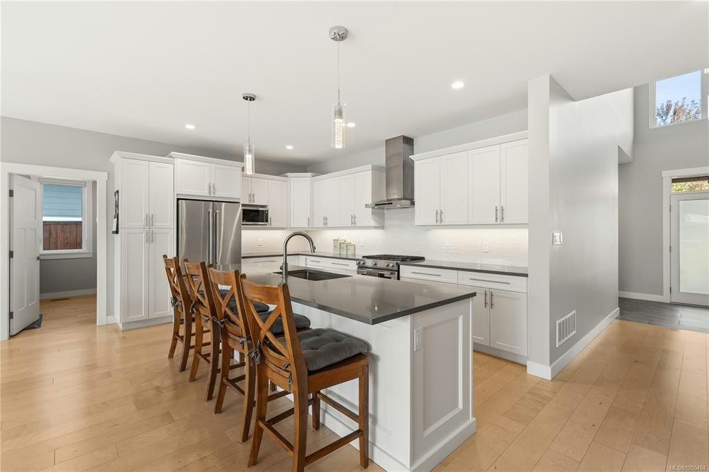 711 Salal Street - 5