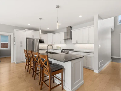 711 Salal Street - 5