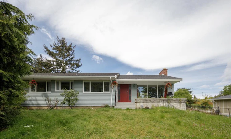 2555 Departure Bay Road