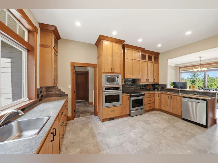 1195 Spider Lake Road, Qualicum Beach, BC, V9K 2L7 - 21