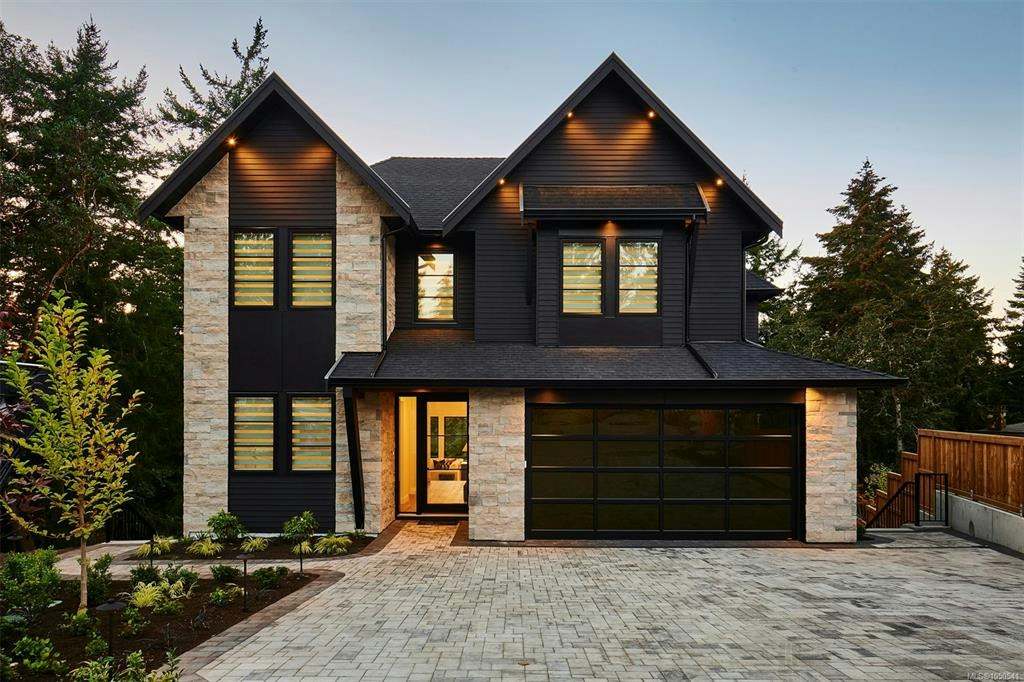 3912 Woodlands Place, Saanich, BC, V8N 4J8