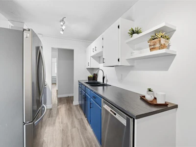 6-129 E Sixth Avenue - 5