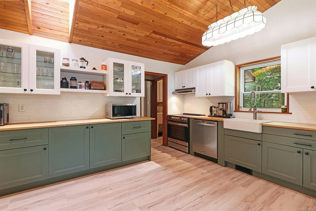 6585 Walker Frontage Road, Union Bay, BC, V0R 1W0 - 5