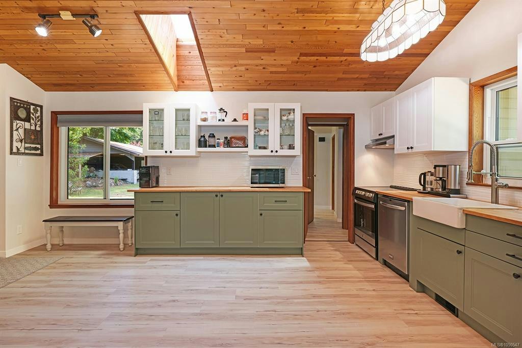 6585 Walker Frontage Road, Union Bay, BC, V0R 1W0 - 6