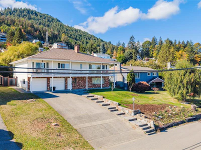 438 Davis Road - 2