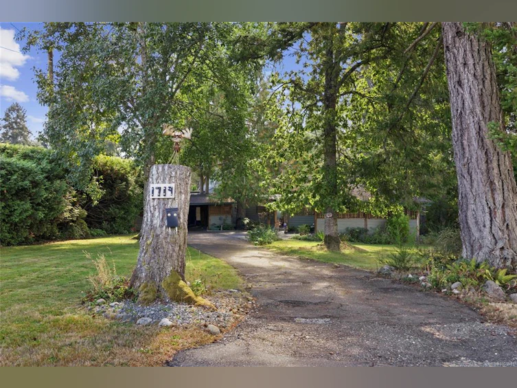 1719 E Centennial Avenue, Comox, BC, V9M 2W3 - 2