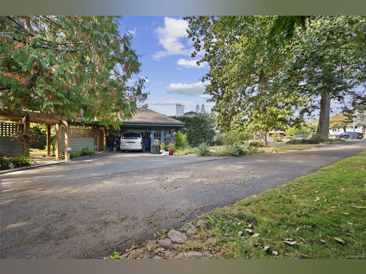 1719 E Centennial Avenue, Comox, BC, V9M 2W3 - 9