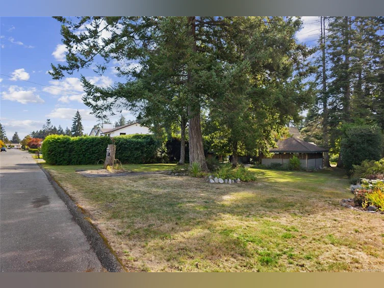 1719 E Centennial Avenue, Comox, BC, V9M 2W3 - 5