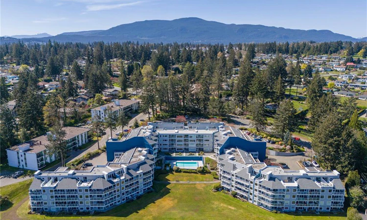 208-2562 Departure Bay Road