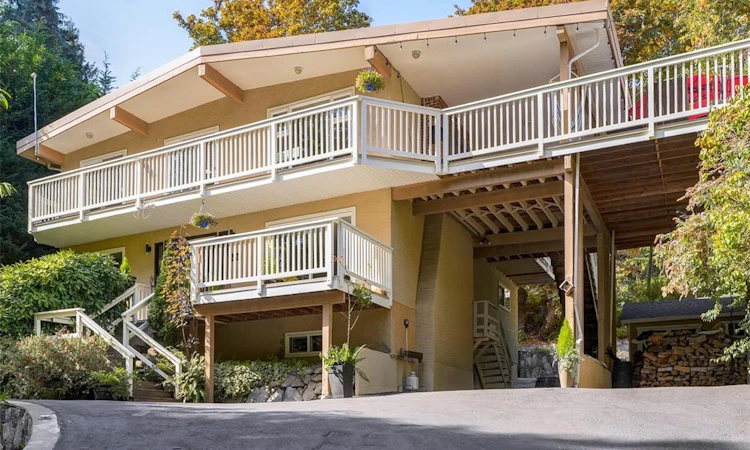 5190 Lochside Drive