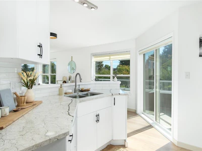 311-300 St. Ann's Road - 4
