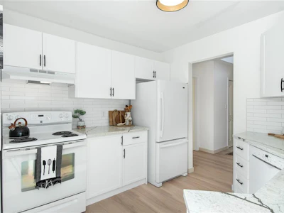 311-300 St. Ann's Road - 2