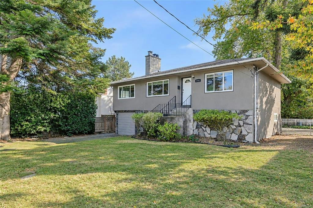 1711 Christmas Avenue, Saanich, BC, V8P 2X9