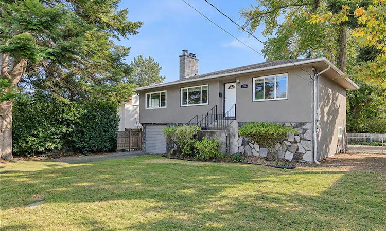 1711 Christmas Avenue