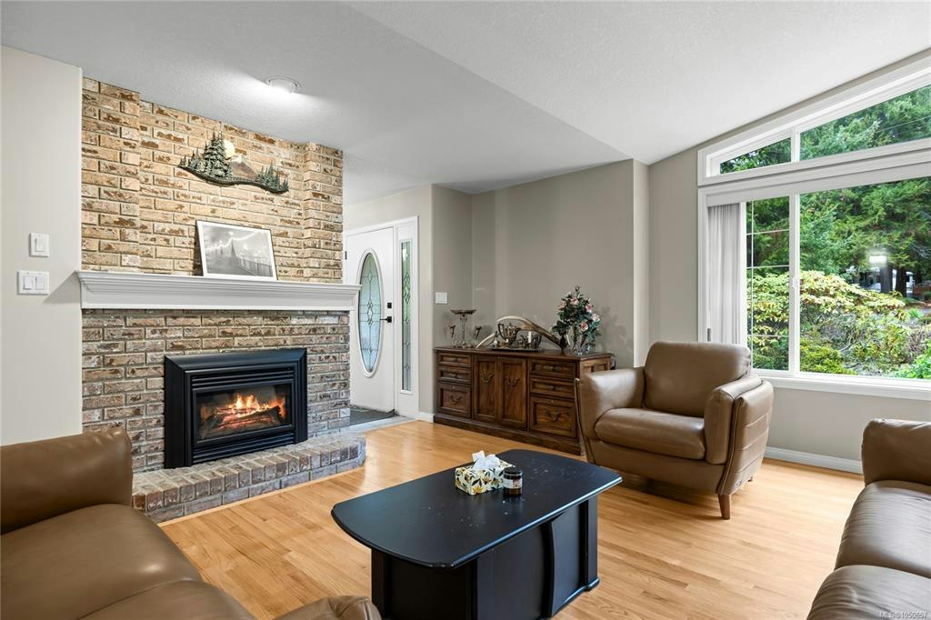 1730 Sangster Crescent - 2
