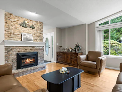 1730 Sangster Crescent - 2