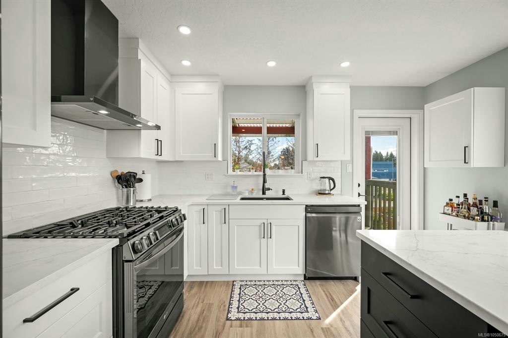 948 Brooks Place, Courtenay, BC, V9N 9E3