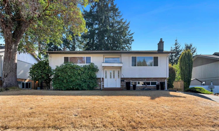 553 Acland Avenue
