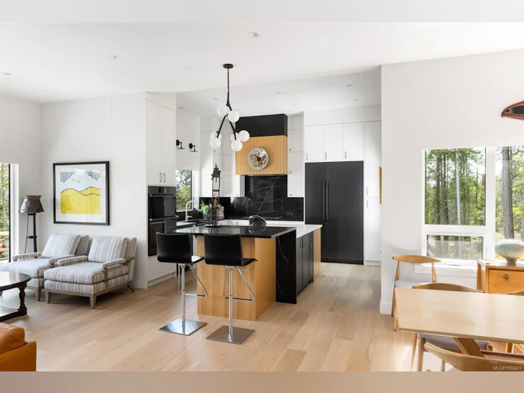 10900 Greenpark Drive, North Saanich, BC, V8L 0C8 - 11