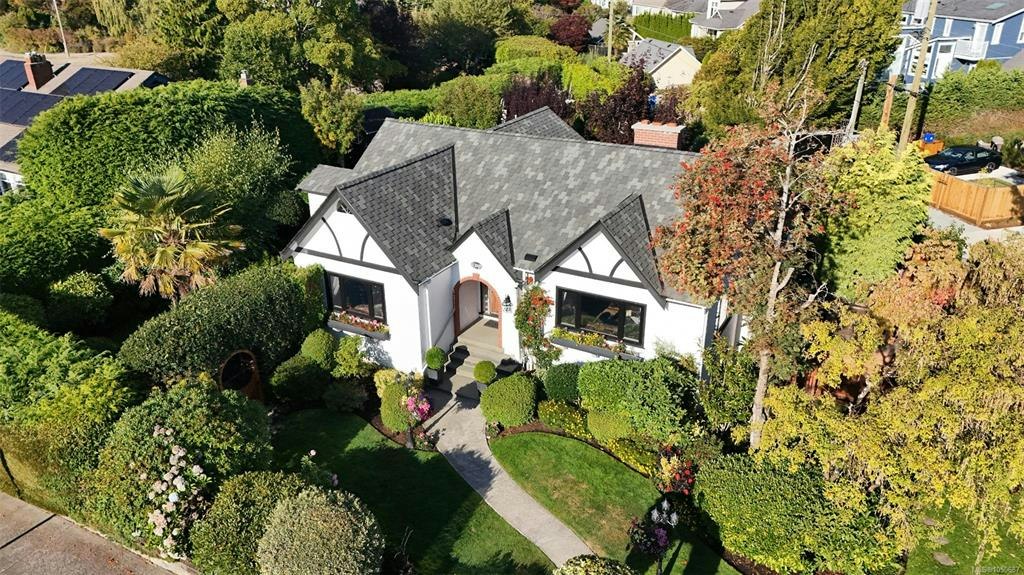 2390 Musgrave Street, Oak Bay, BC, V8R 5Y2