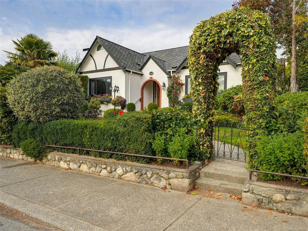2390 Musgrave Street, Oak Bay, BC, V8R 5Y2