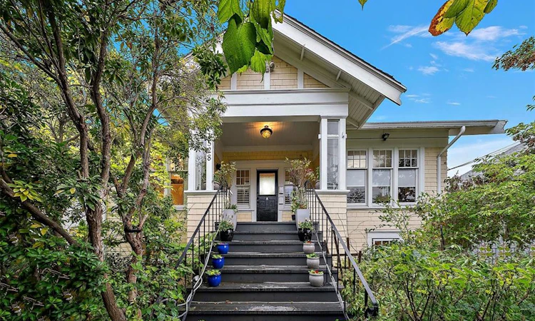 1528 Foul Bay Road