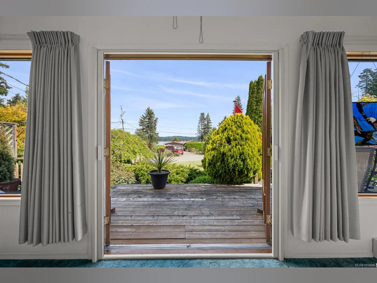 5989 Garvin Road, Union Bay, BC, V0R 3B0 - 5