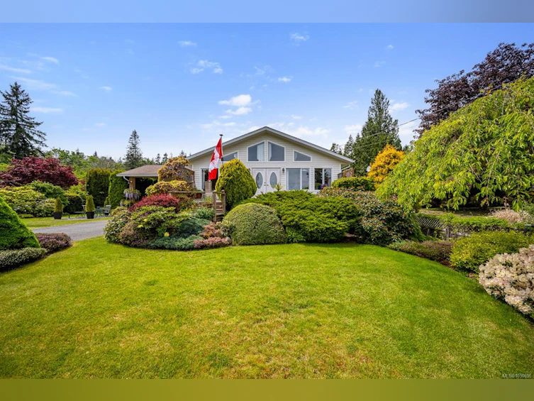 5989 Garvin Road, Union Bay, BC, V0R 3B0