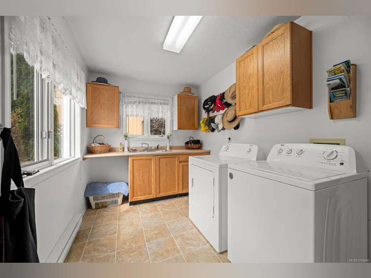 5989 Garvin Road, Union Bay, BC, V0R 3B0 - 23