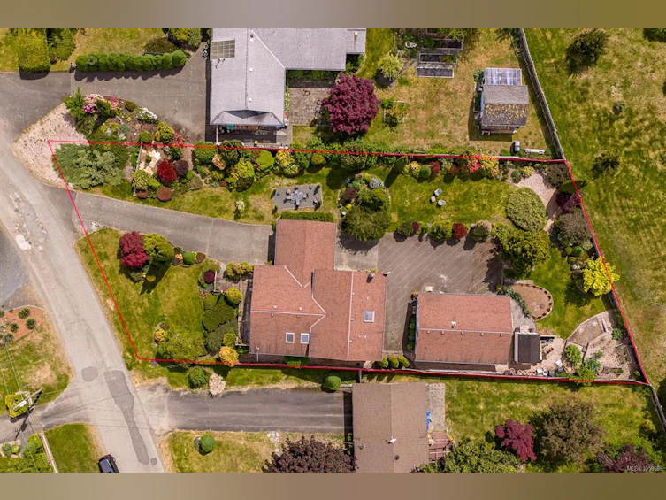 5989 Garvin Road, Union Bay, BC, V0R 3B0 - 25