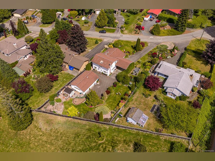 5989 Garvin Road, Union Bay, BC, V0R 3B0 - 26